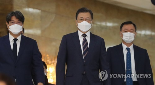 예산안 시정연설 마치고 국회 나서는 문재인 대통령