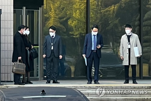 여운국 차장과 대화하는 김진욱 공수처장