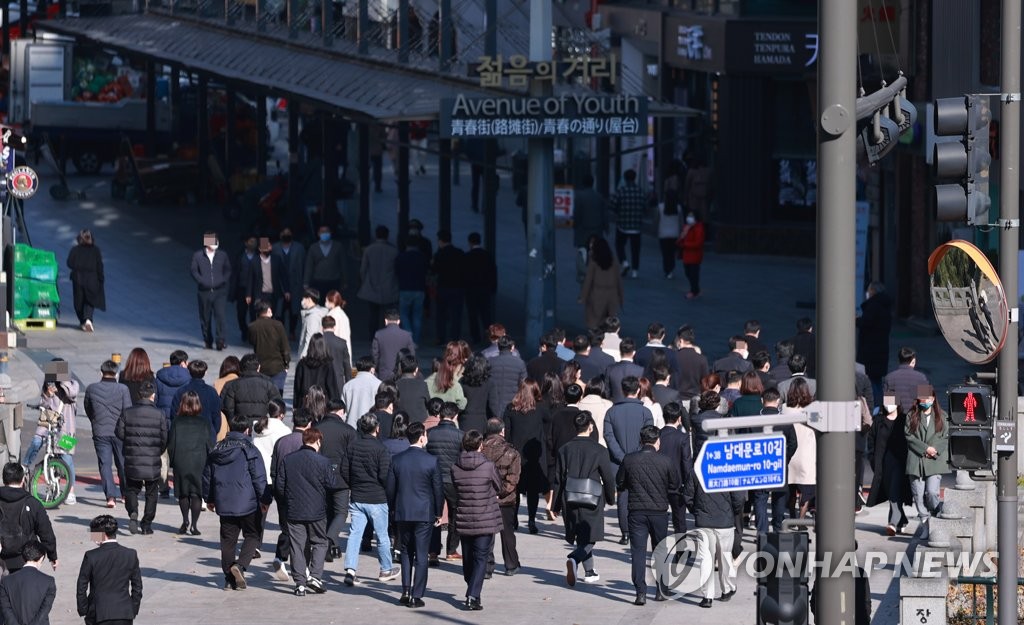 '일상 회복' 전환 3주차, 확진자 증가세