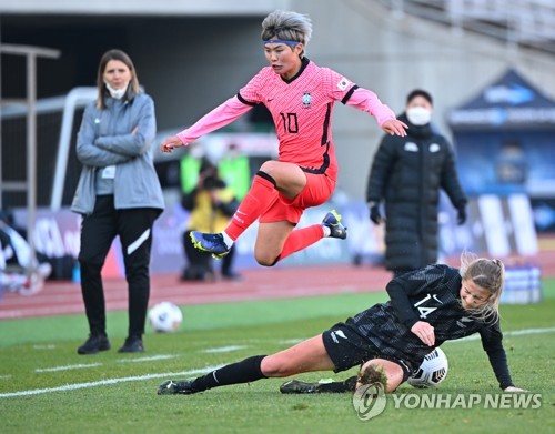 날아다니는 지소연