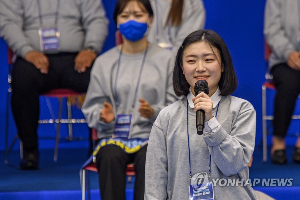 共同選対委員長に18歳の女子高生 共同選対委員長に18歳の女子高生