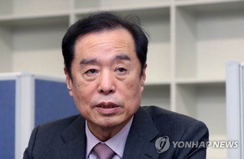 연합뉴스와 인터뷰하는 국민의힘 김병준 상임선대위원장