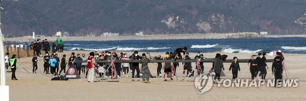 달리고, 오르고…스파르탄레이스 참가자들