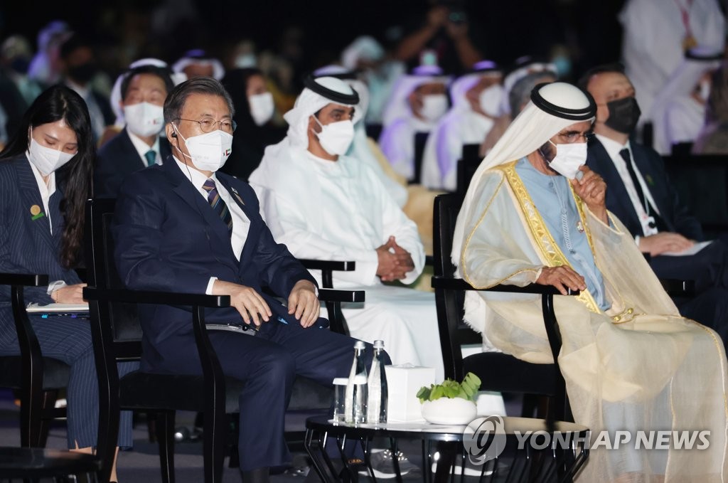 President Moon Jae-in (L) attends the opening ceremony of the Abu Dhabi Sustainability Week (ADSW) 2022 at an exhibition center in Dubai on Jan. 17, 2022. ADSW is a global platform for sustainable development. (Yonhap)