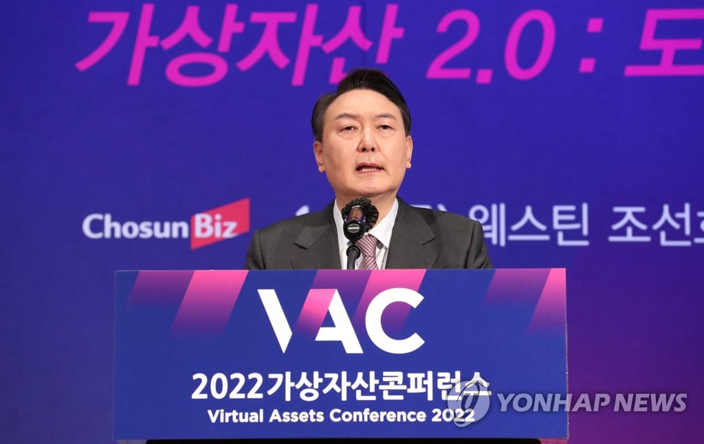 Yoon Suk-yeol, the presidential candidate of the main opposition People Power Party, delivers remarks at the Virtual Assets Conference 2022 at a Seoul hotel on Jan. 20, 2022. (Pool photo) (Yonhap)