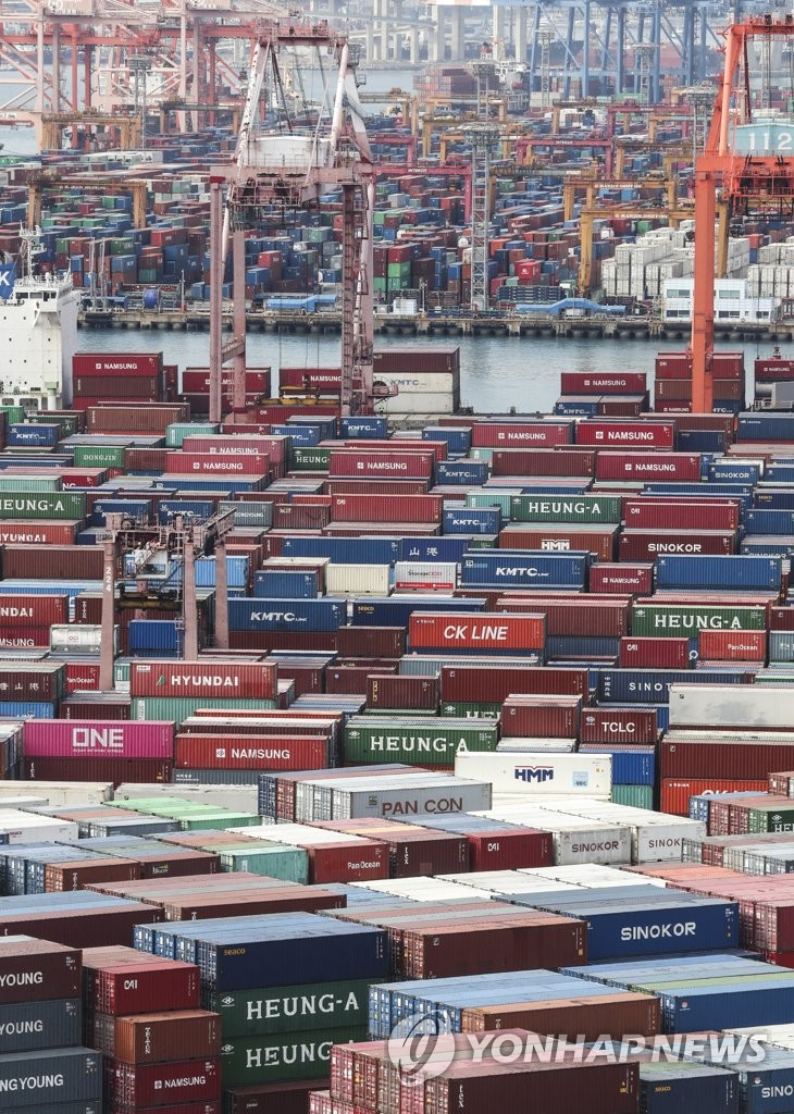 S. Korea's economy grows 4 pct in 2021 S. Korea's economy grows 4 pct in 2021