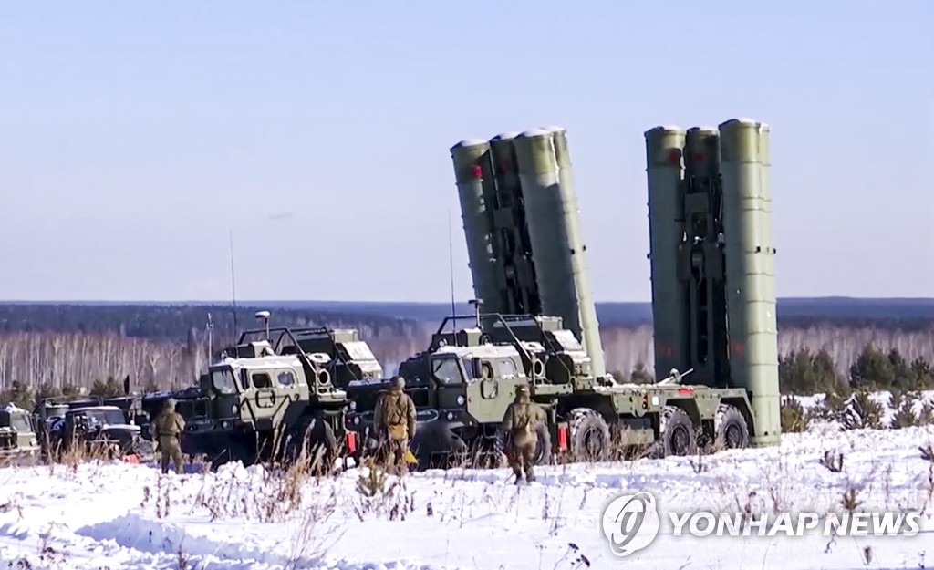 우크라이나와 충돌 위기 속 지대공 미사일 훈련하는 러시아군