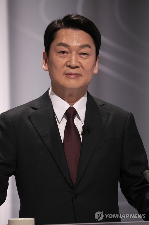 토론 준비하는 안철수 대선 후보