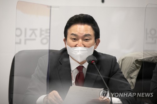 인수위 전체회의에서 발언하는 원희룡