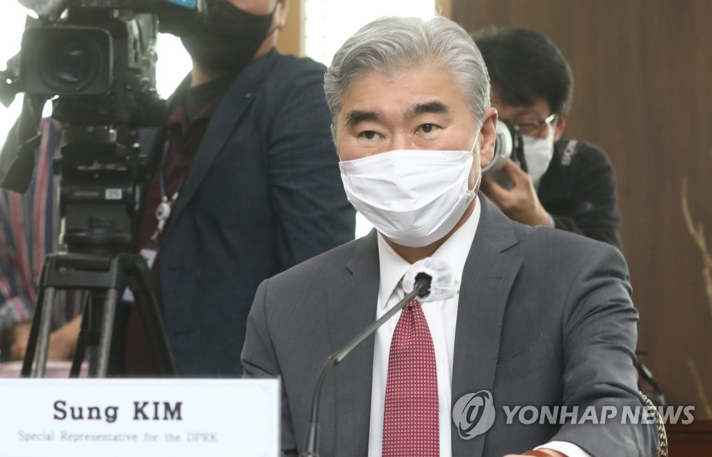 발언하는 성 김 특별대표