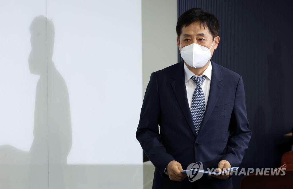 입장하는 김주현 금융위원장 후보자