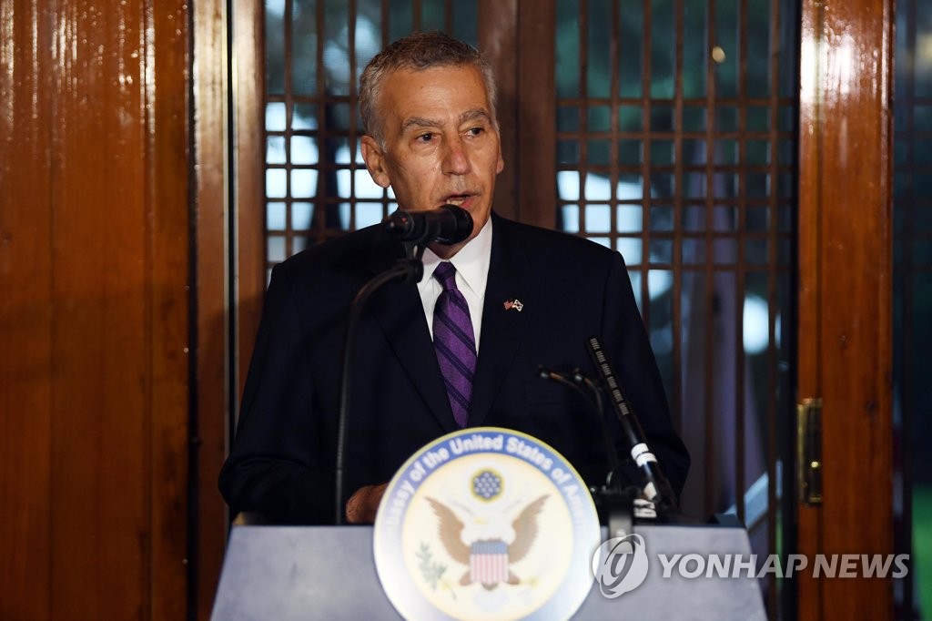 This file photo taken July 13, 2022, shows U.S. Ambassador to South Korea Philip Goldberg speaking during a U.S. Independence Day reception at the envoy's official residence in Seoul. (Pool photo) (Yonhap)