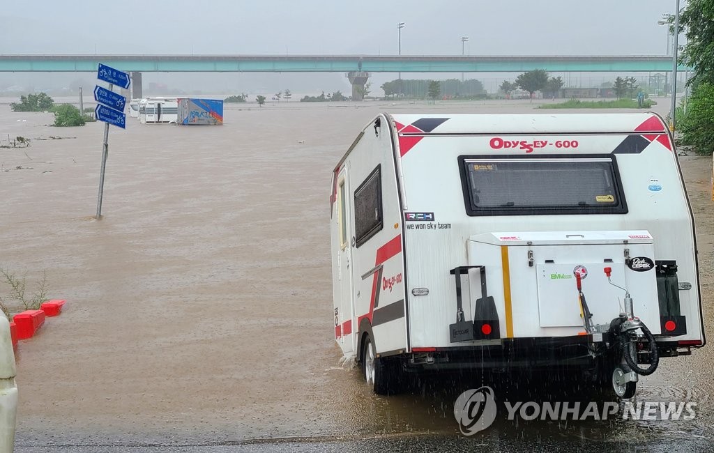 폭우에 범람한 원주천