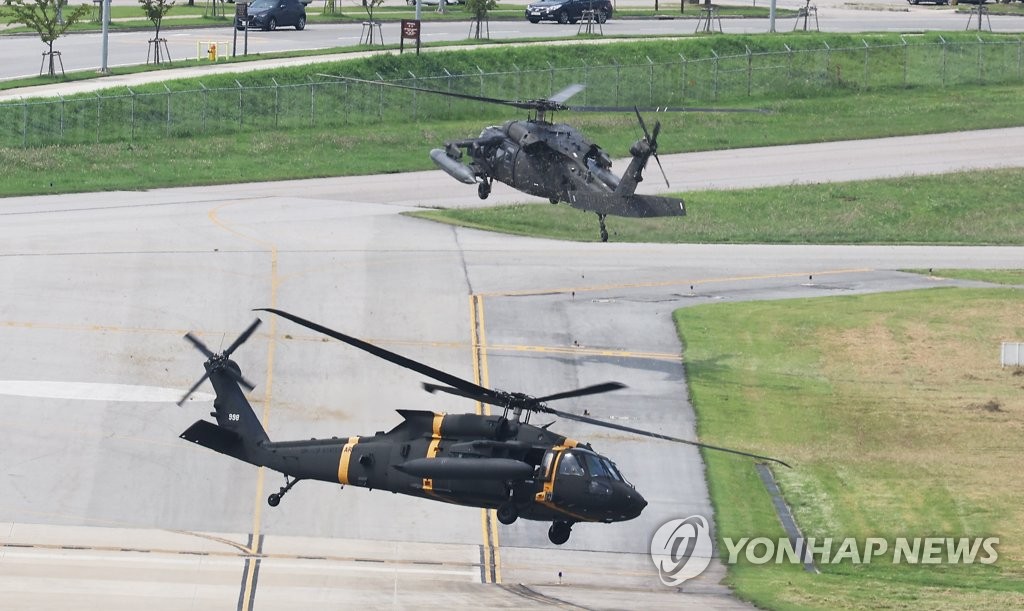 UH-60 Blackhawk helicopters fly at the U.S. Army base Camp Humphreys in Pyeongtaek, 65 kilometers south of Seoul, in this file photo taken Aug. 22, 2022. (Yonhap)