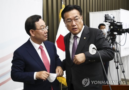 대화하는 주호영·정진석