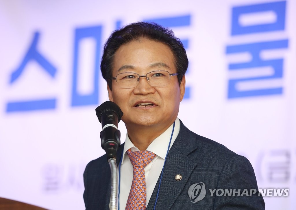 스마트 물산업 토론회 개회사 하는 김용판 의원