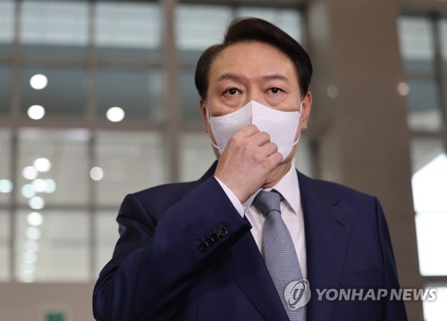 출근길 발언하는 윤석열 대통령