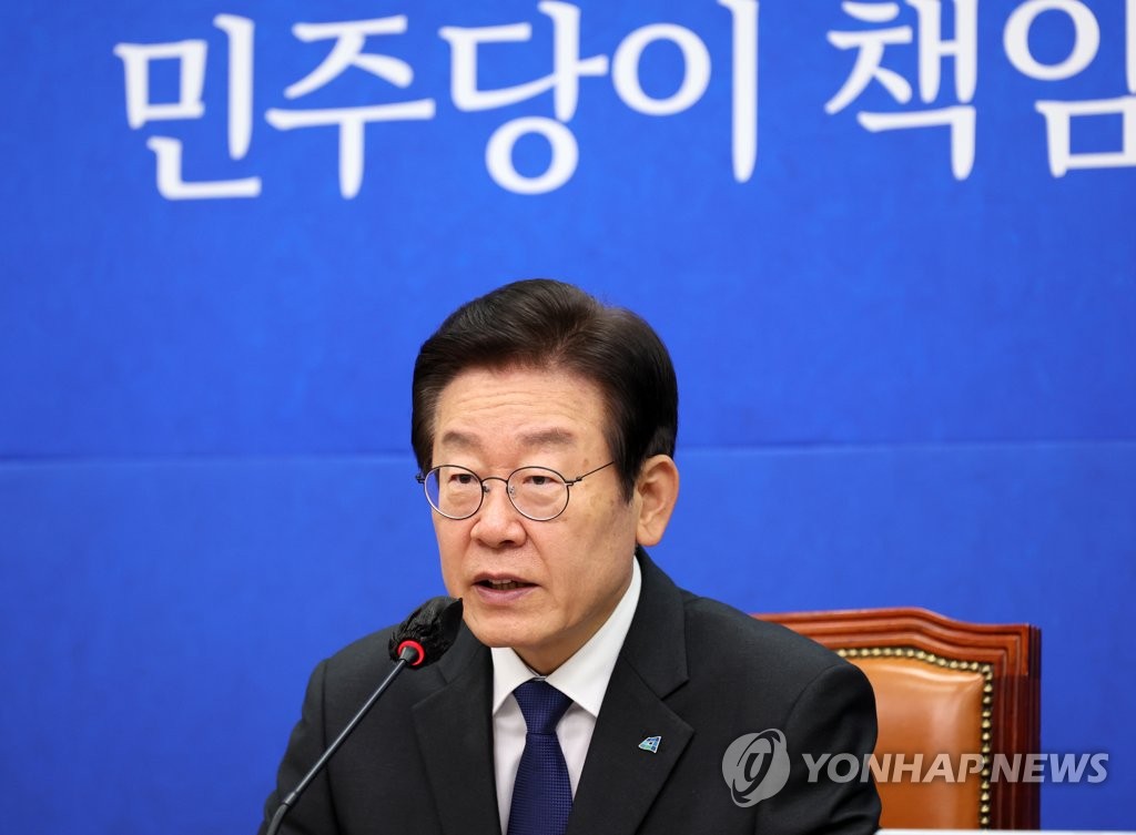 Main opposition Democratic Party leader Lee Jae-myung speaks at a party meeting held at the National Assembly in western Seoul on Oct. 15, 2022. (Pool photo) (Yonhap)