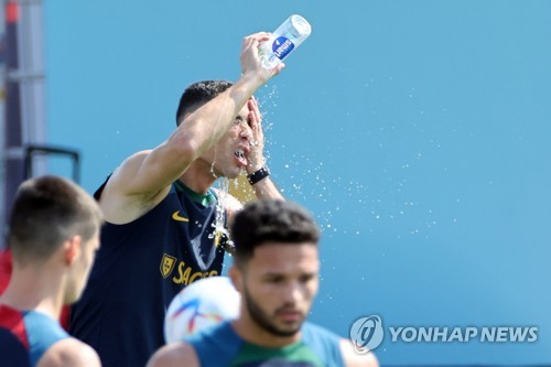 중동 불볕더위 식히는 호날두