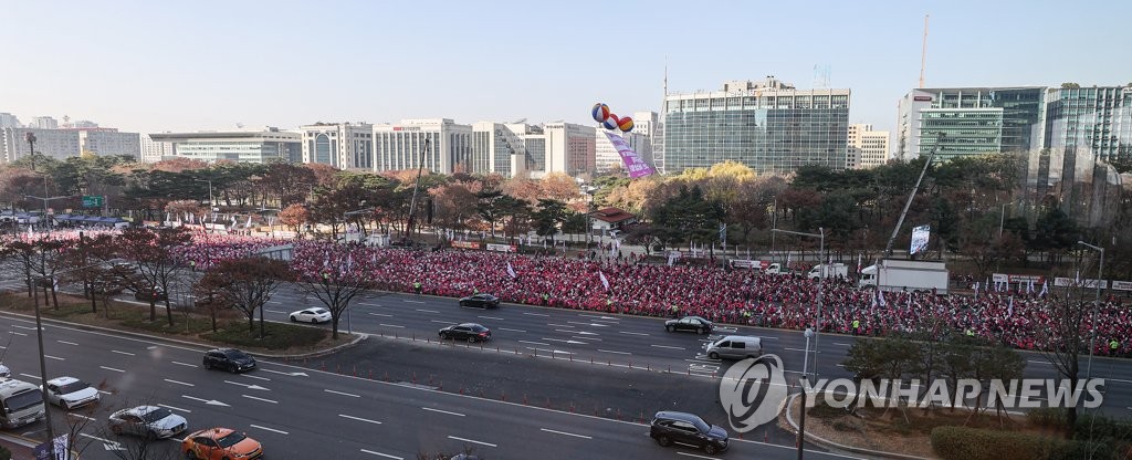 여의대로 가득 메운 학교 비정규직 노동자들
