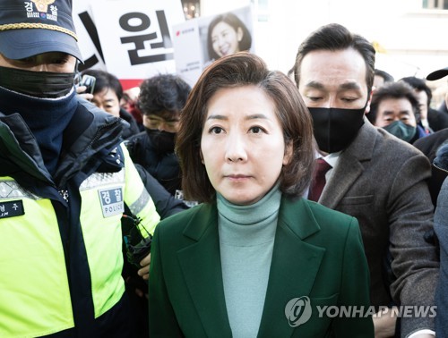 당사 도착한 나경원