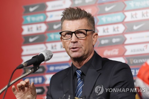 여자축구 콜린 벨 감독 기자회견