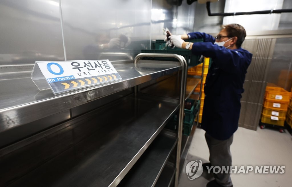 텅 빈 혈액 보관 창고