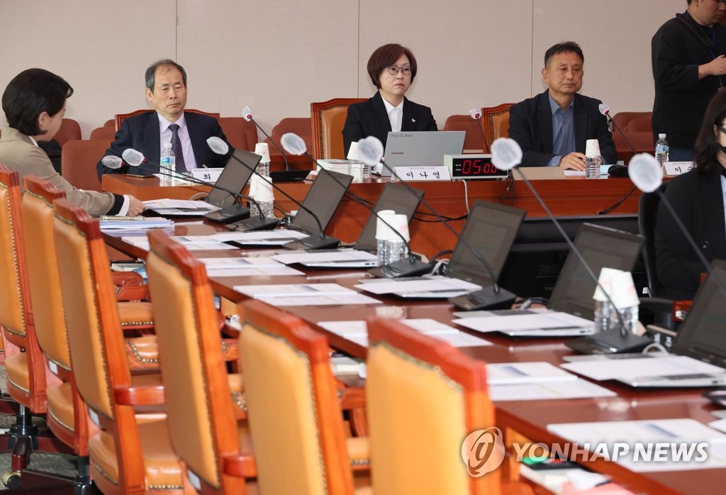 여당 불참 속에 열린 여성근로정신대 지원 법률 제정을 위한 공청회
