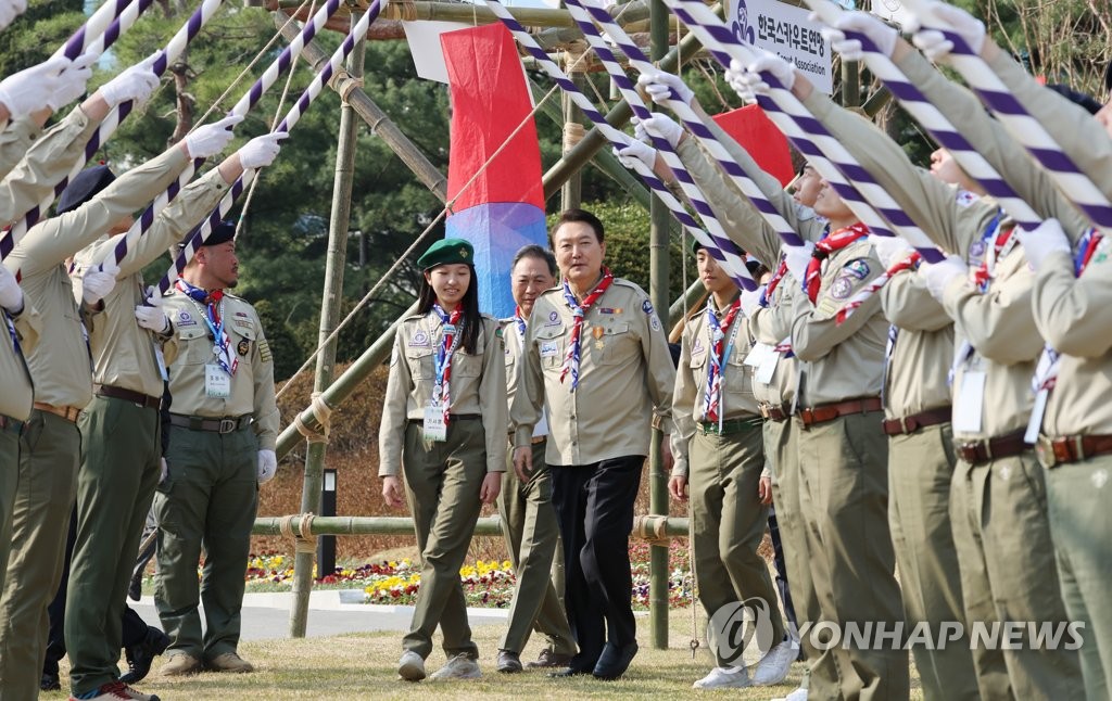 스카우트연맹 명예총재 추대식 입장하는 윤 대통령