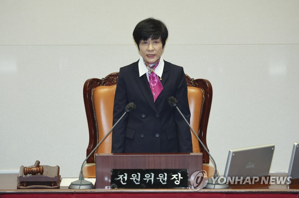 전원위원회 첫 회의 주재하는 김영주 위원장