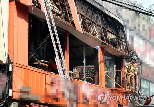 폭격 맞은 듯…유리창 깨진 인천 부평동 감자탕집