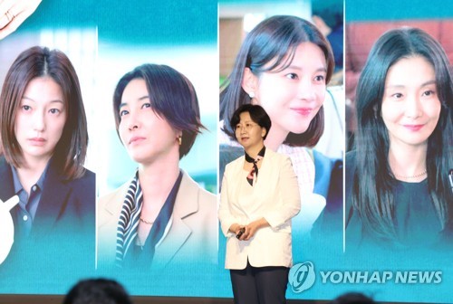 신작 콘텐츠 소개하는 김철연 대표