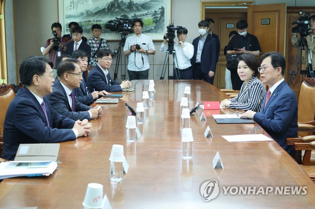 국회 행안위 여당 간사, 중앙선관위 항의 방문