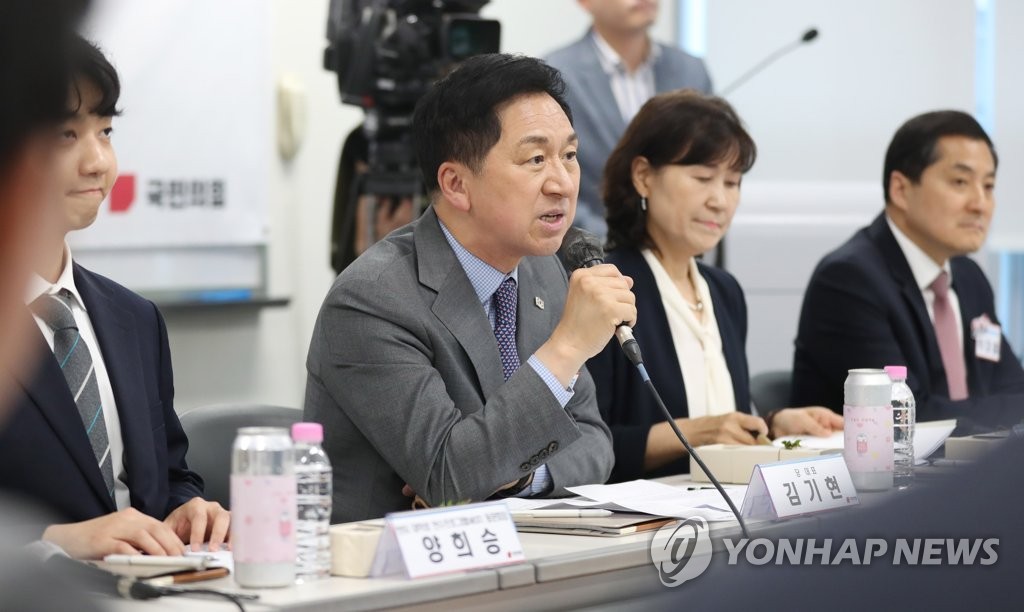 인사말하는 김기현