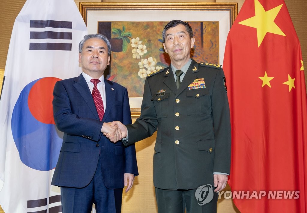 韓中国防相が会談 韓中国防相が会談