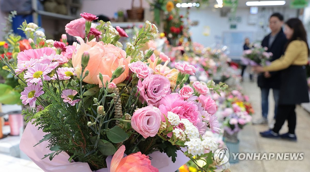 '마음을 표현하세요'…5월 가정의 달 분주한 꽃시장 