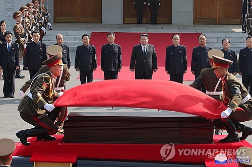 Funeral por el exjefe de propaganda norcoreano Kim Ki-nam