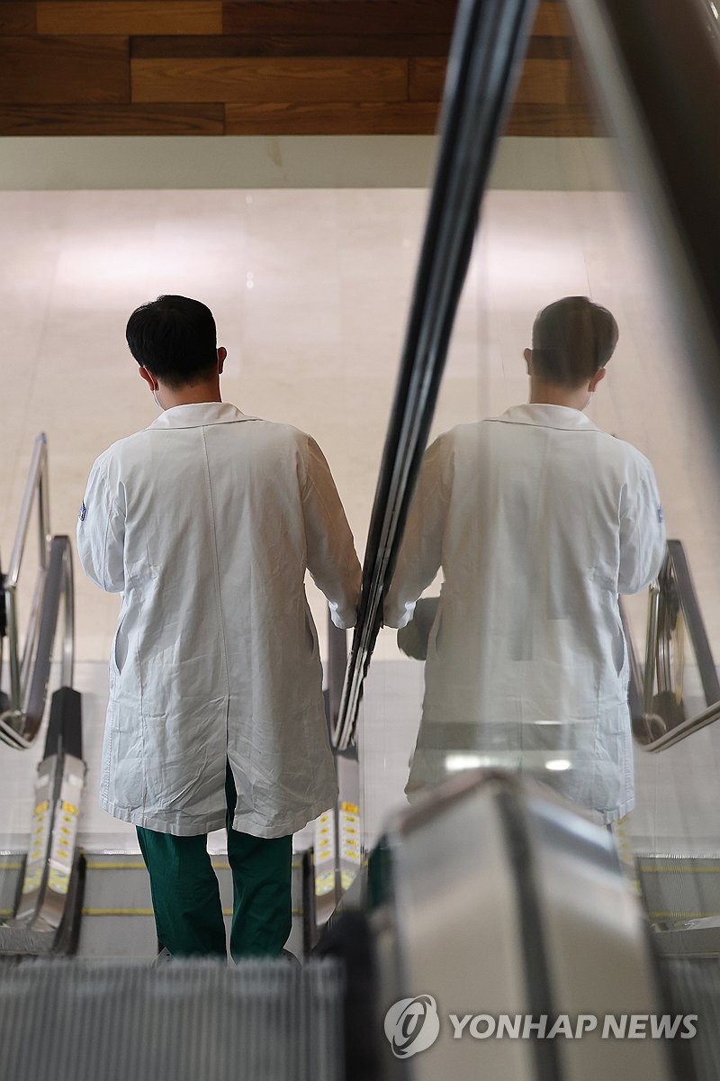 A doctor rides an escalator at a university hospital in Seoul on May 19, 2024. (Yonhap)