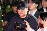 김호중, 경찰 출석 9시간 만에 귀가…"죄인이 무슨말 필요, 죄송"