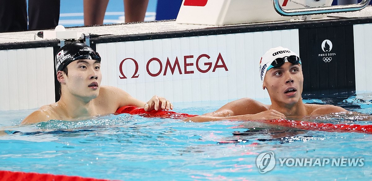 자유형 200m 예선 마친 황선우와 포포비치