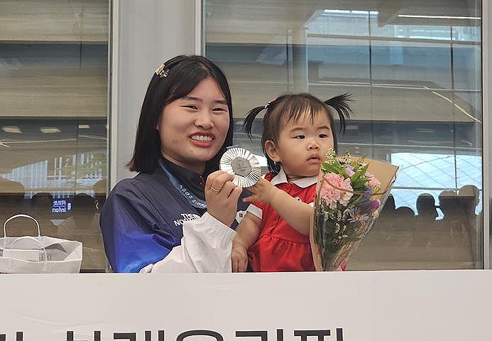 '한국 첫 메달' 걸고 돌아온 사격 금지현