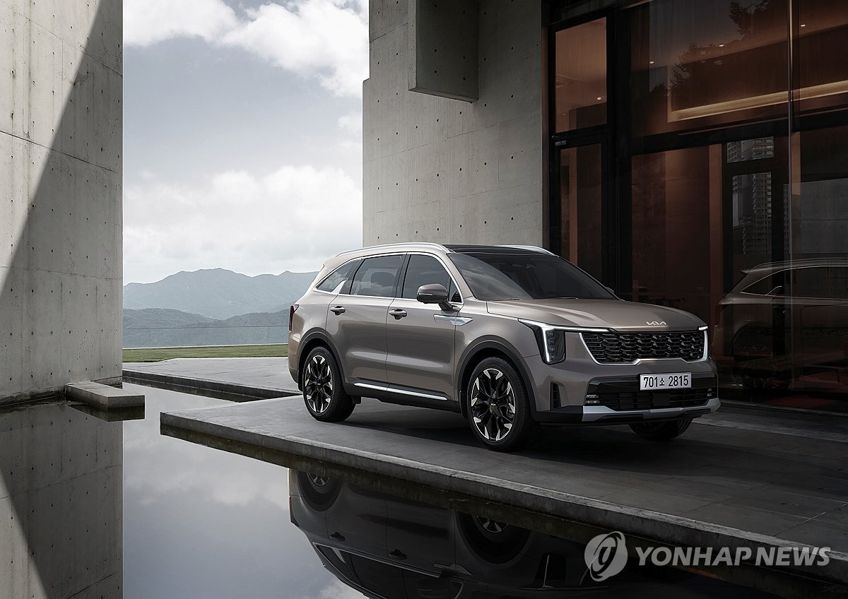 This photo provided by Kia shows the company's revamped Sorento SUV model. (PHOTO NOT FOR SALE) (Yonhap)