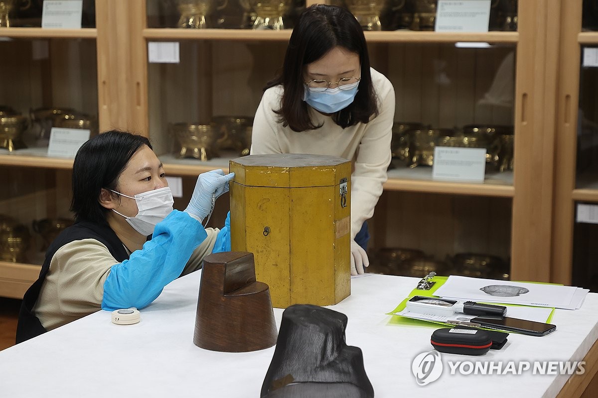 왕실 유물 살펴보는 21세기의 장인들