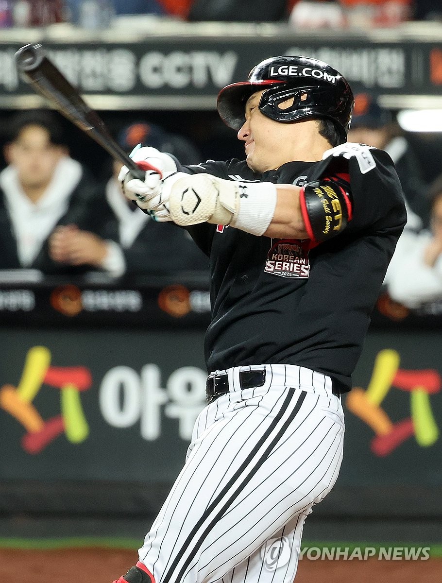 담장 넘겨버린 박동원