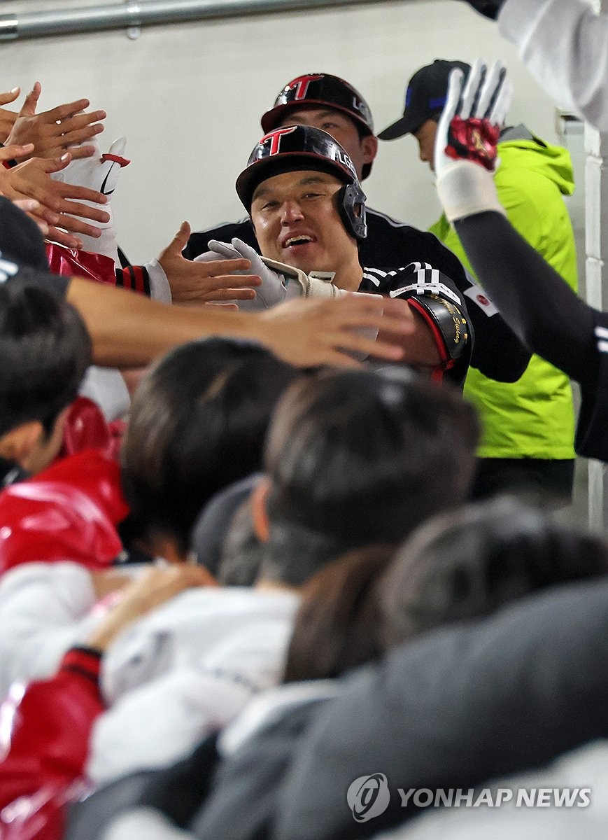 축하받는 박동원