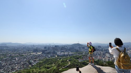 >‘반갑다 푸른하늘’…서울 인왕산