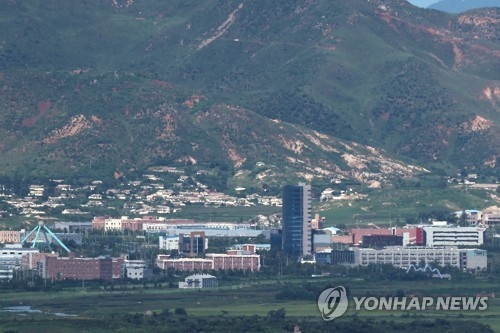 كوريا الشمالية تلوح بتشغيل مجمع كيسونغ الصناعي المشترك - 1
