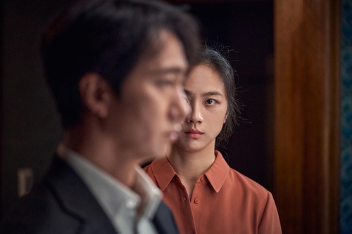 «بارك تشان-ووك» يحصل على جائزة أفضل مخرج و«سونغ كانغ-هو» يفوز بجائزة أفضل ممثل في مهرجان «كان» السينمائي - 2