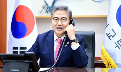 وزير الخارجية الكوري يجري مكالمة هاتفية مع نظيره الإماراتي