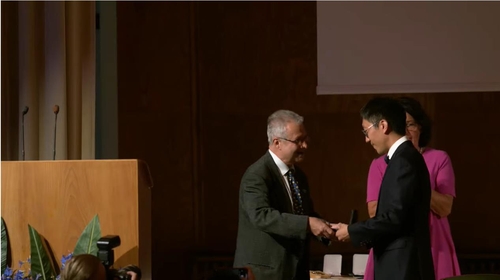 الأستاذ هيو جون-إي يصبح أول كوري يحصل على ميدالية فيلدز في الرياضيات - 2